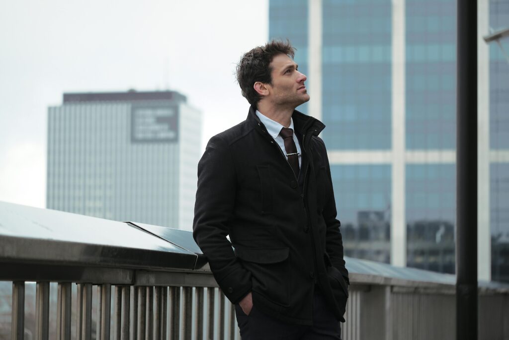 Budget Fashion to look stylish A well-dressed man in smart casual outfit showing that confidence and fit matter more than price when dressing on a budget